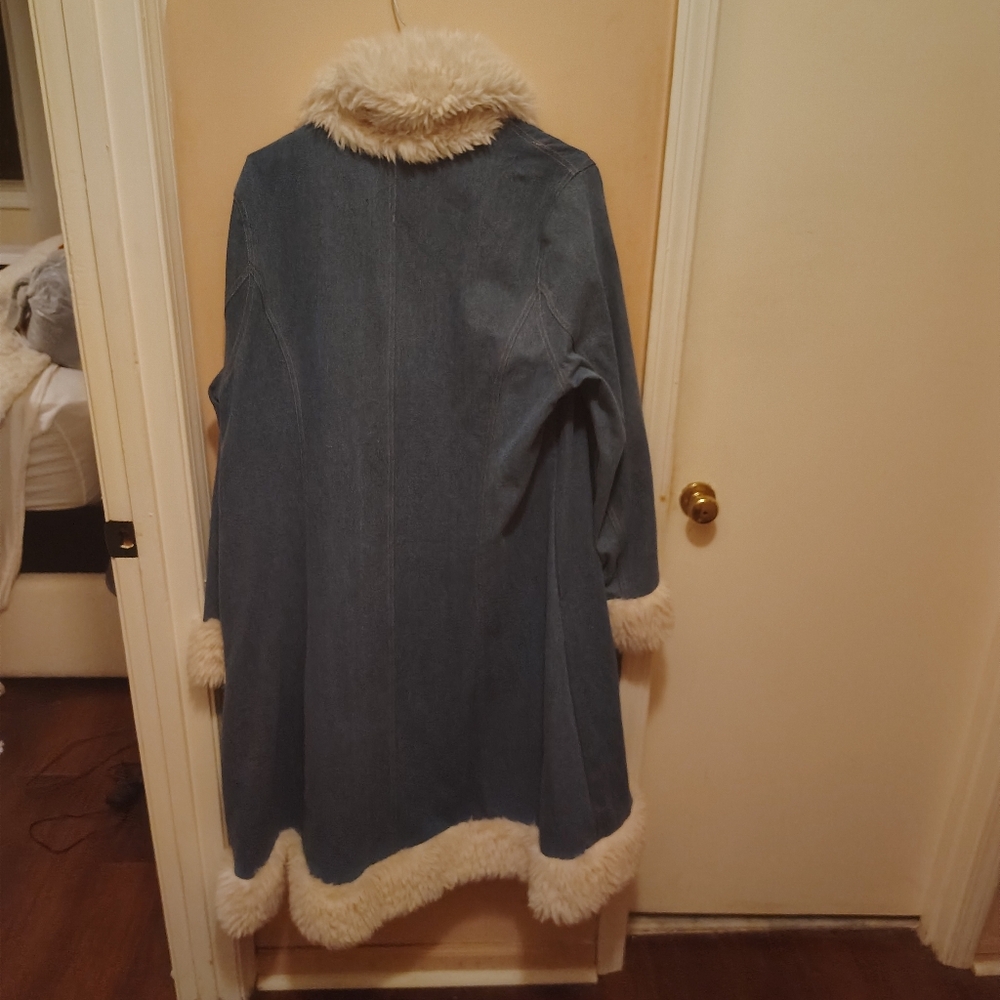 Coat - Picture 7 of 7